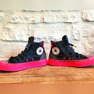 Like New Converse Sneakers- Size 3.5 Men's/5.5 Women's